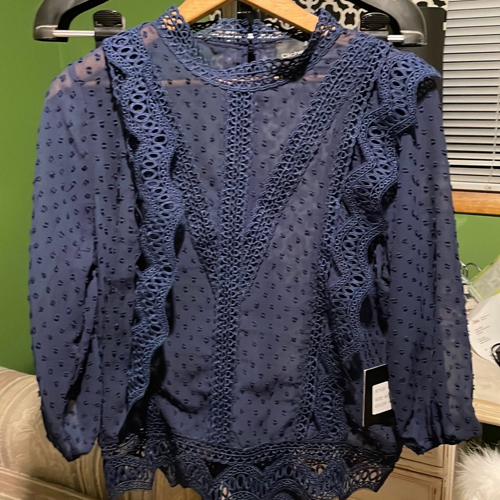 Cliche’ Off Saks Navy womens 3 quarter sleeve blouse. Tags on never worn !